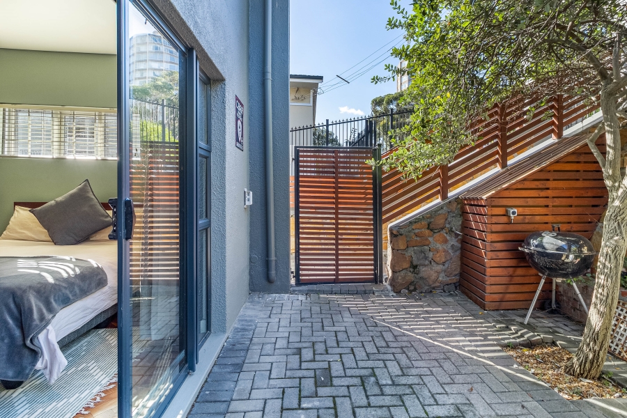 2 Bedroom Property for Sale in Vredehoek Western Cape